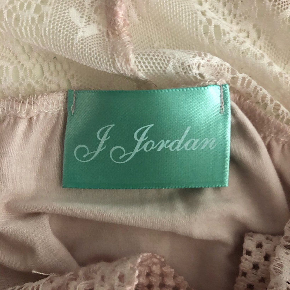 J Jordon Lace Detailed Tank Top - Picture 5 of 7